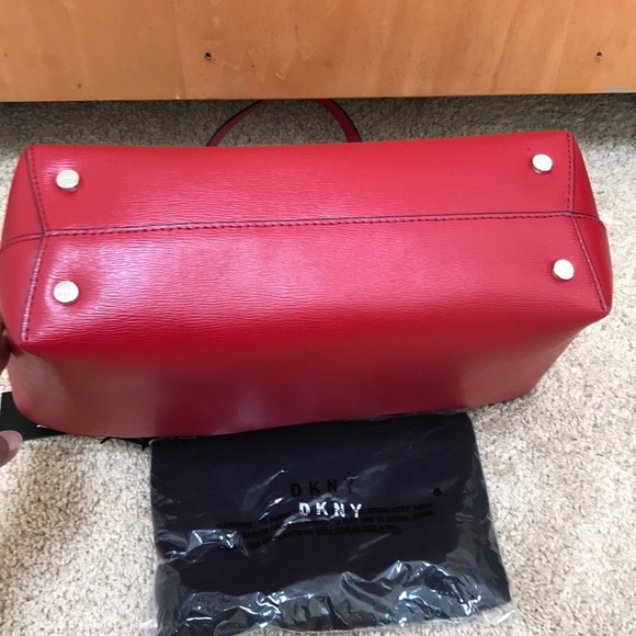 NWT! DKNY TOP ZIP Bryant medium tote . - Picture 9 of 12